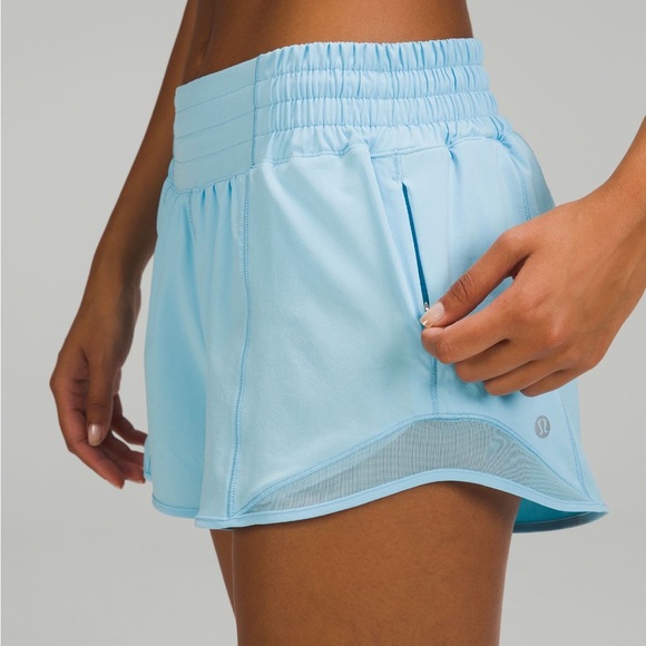 lululemon HR hotty hot short 2.5” - Picture 3 of 4